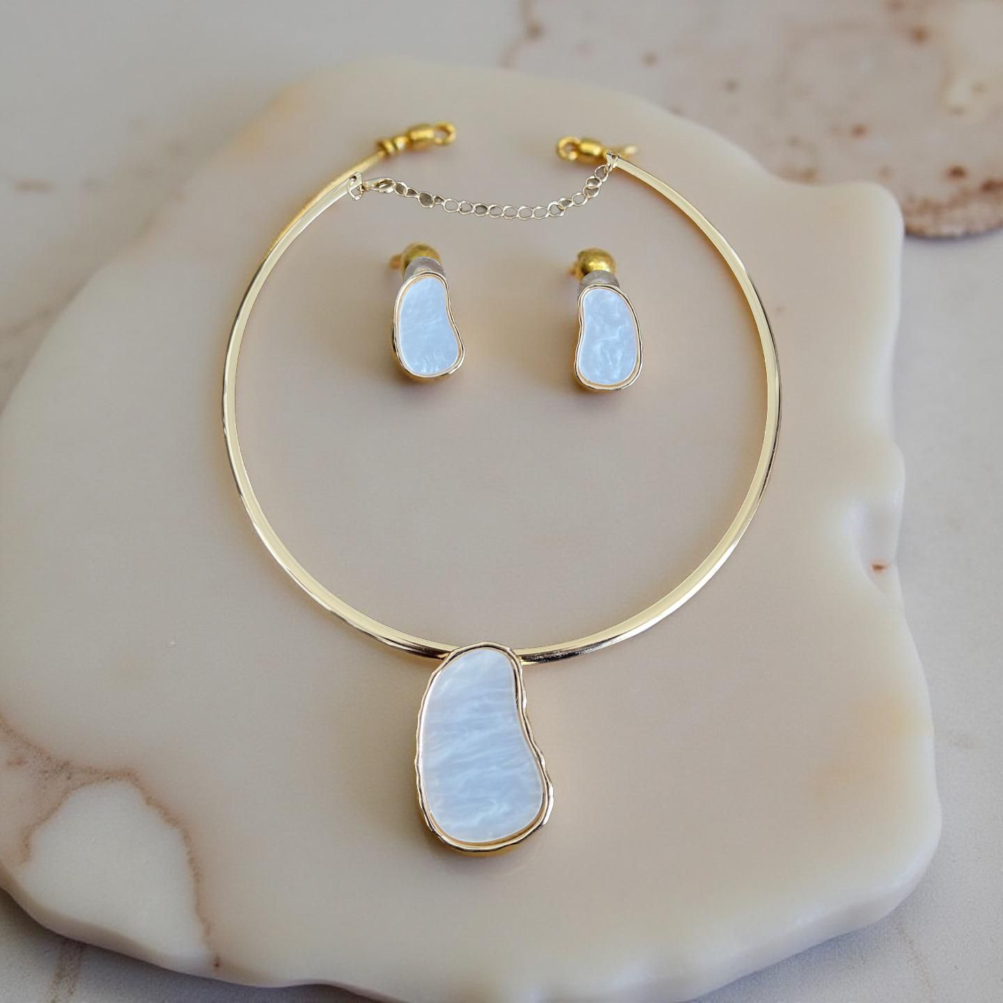 Conjunto colar aro mais brincos dourado